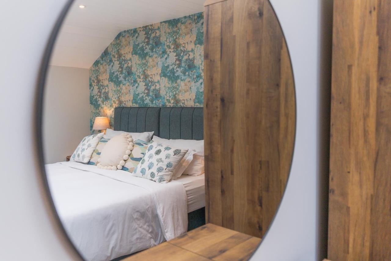 Carrick Rooms Port Saint Mary ภายนอก รูปภาพ